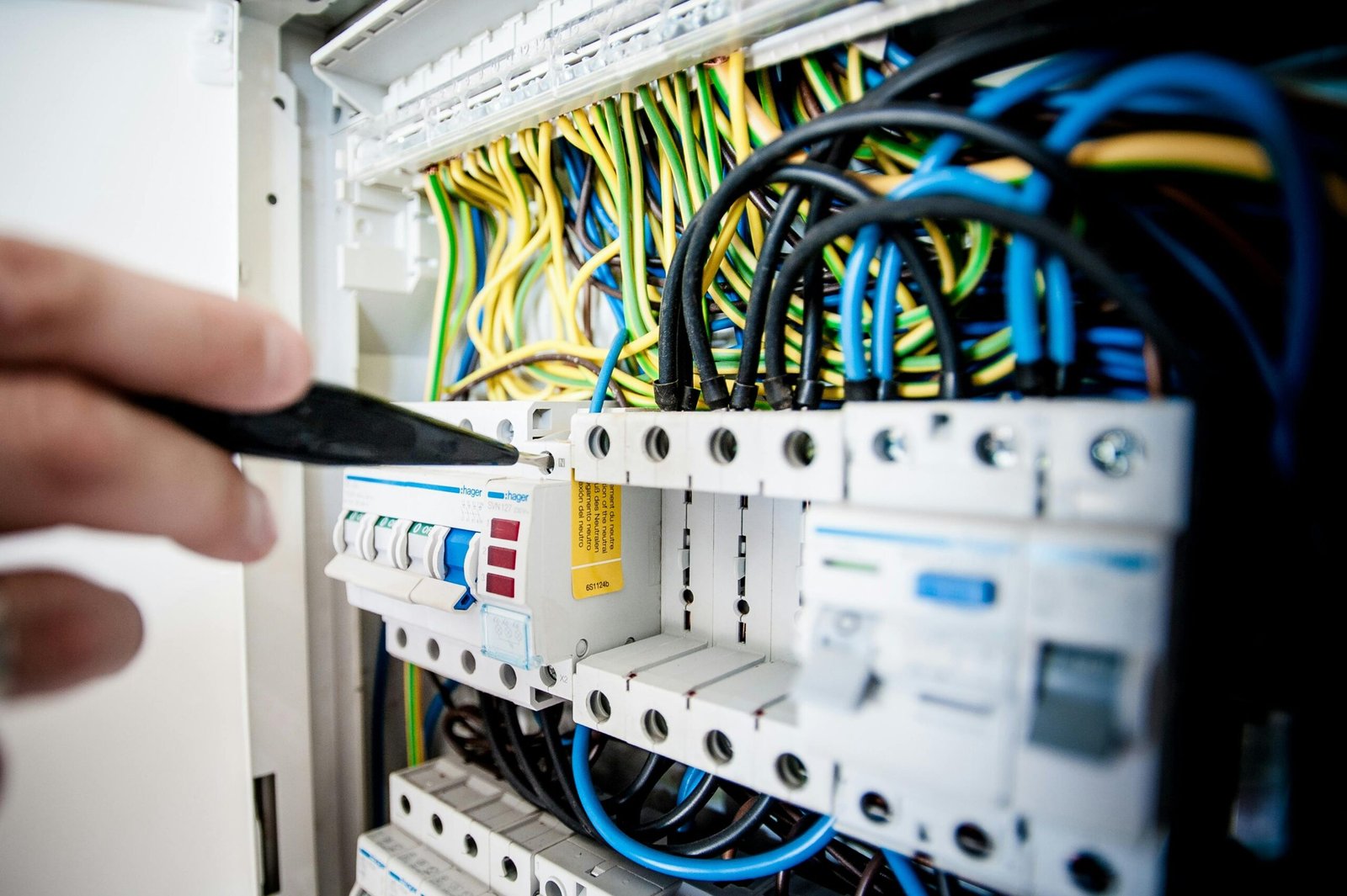 ELECTRICIAN